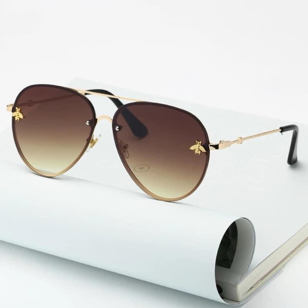 Beautiful Round Metal Sunglasses w/ Gradient Brown lenses.